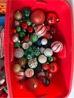 Source Unknown Red and Green Holiday Ornament Mix